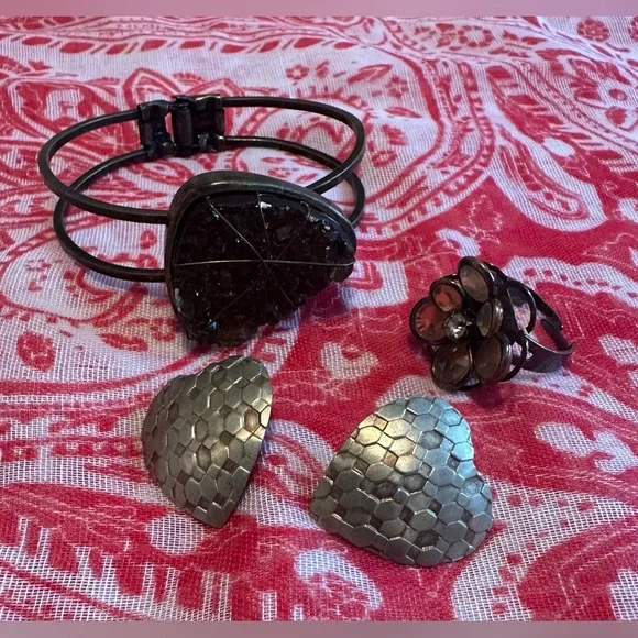 Jewelry Set - Picture 2 of 9